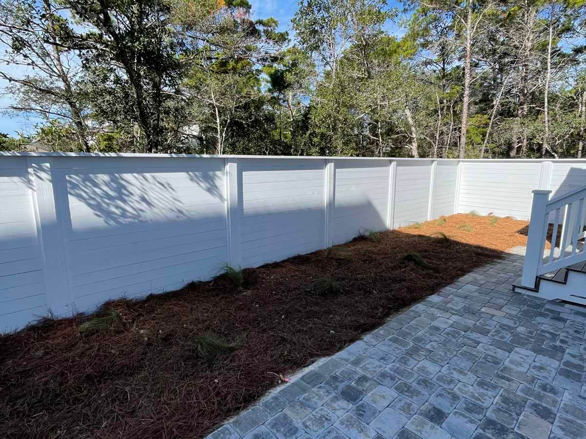 Photo of a vinyl fence in Walton County